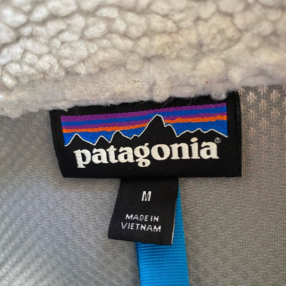Patagonia Sherpa Vest. Great loved condition! - Picture 3 of 3